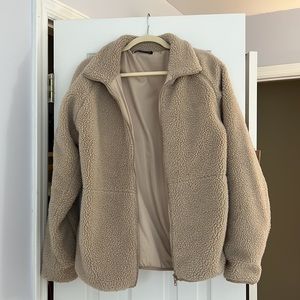 NEAR PERFECT CONDITION brandy Melville teddy coat